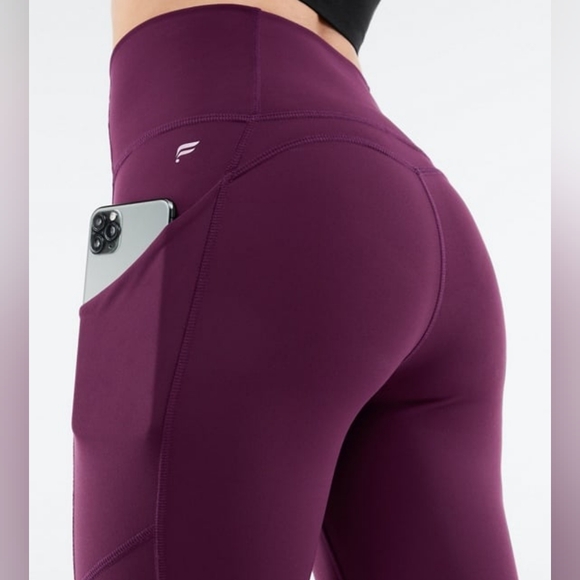 *3/$30 Sale* Fabletics Oasis PureLuxe High-Waisted 7/8 Legging with Pockets - Picture 3 of 7